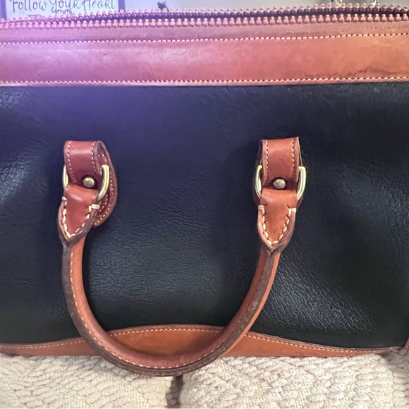 Dooney & Bourke Vintage Satchel Doctors bag pebbled leather buckle all weather - Picture 5 of 5